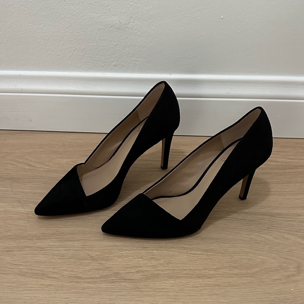 Vince Camuto Black Pointed Toe Suede Pumps